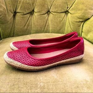 Clarks soft cushion, red leather flats W 6.5